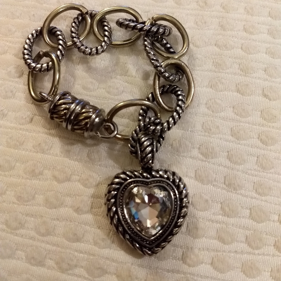 Beautiful Heart Bracelet with Magnetic Clasp - Picture 1 of 3